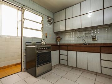 VENTA - 4 AMBIENTES CON BALCÓN - FRENTE - LUMINOSO - ALMAGRO