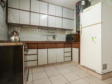 VENTA - 4 AMBIENTES CON BALCÓN - FRENTE - LUMINOSO - ALMAGRO