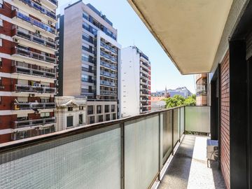 VENTA - 4 AMBIENTES CON BALCÓN - FRENTE - LUMINOSO - ALMAGRO