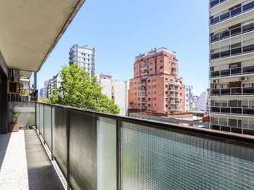 VENTA - 4 AMBIENTES CON BALCÓN - FRENTE - LUMINOSO - ALMAGRO