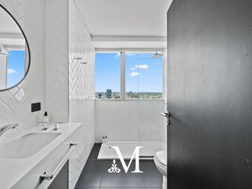 Venta- Penthouse- Torre Bellini - PISO 44 - 3 ambientes- Vista al rio  - 2 cocheras