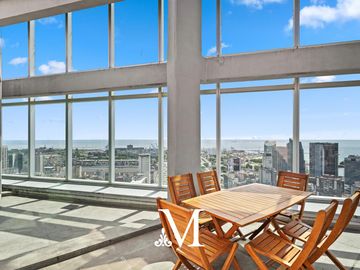 Venta- Penthouse- Torre Bellini - PISO 44 - 3 ambientes- Vista al rio  - 2 cocheras