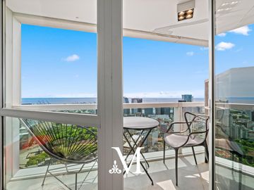 Venta- Penthouse- Torre Bellini - PISO 44 - 3 ambientes- Vista al rio  - 2 cocheras