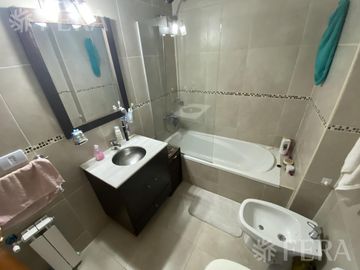 Venta departamento 2 ambientes con balcón en Wilde (31053)
