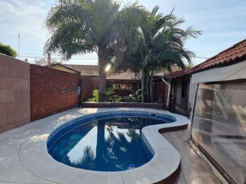 Chalet con pileta en venta  en Ituzaingó Norte