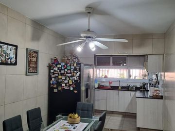 Chalet con pileta en venta  en Ituzaingó Norte