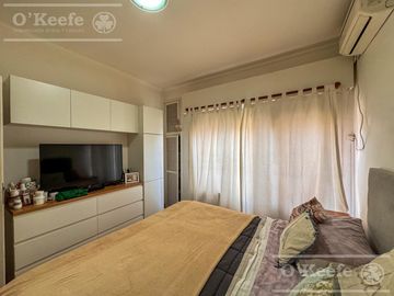 Casa en Venta de 3 ambientes en Bernal con amplio Jardin
