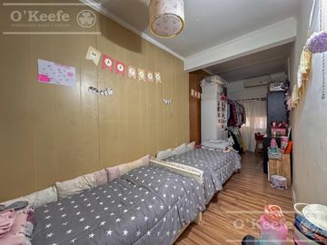 Casa en Venta de 3 ambientes en Bernal con amplio Jardin