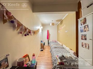 Casa en Venta de 3 ambientes en Bernal con amplio Jardin