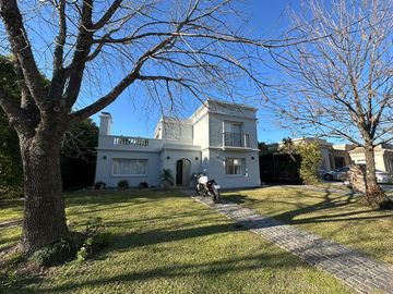 Casa en   en venta en Benavidez, barrio San Isidro Labrador