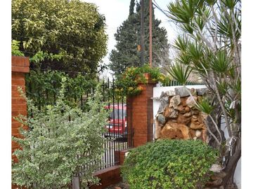 Casa en venta - 3 Dormitorios 2 Baños - Cochera - 398Mts2 - Ituzaingó