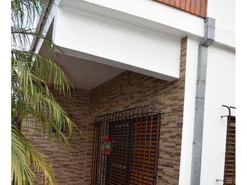 Casa en venta - 3 Dormitorios 2 Baños - Cochera - 398Mts2 - Ituzaingó