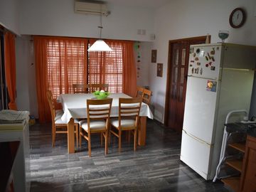Casa en venta - 3 Dormitorios 2 Baños - Cochera - 398Mts2 - Ituzaingó