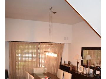 Casa en venta - 3 Dormitorios 2 Baños - Cochera - 398Mts2 - Ituzaingó