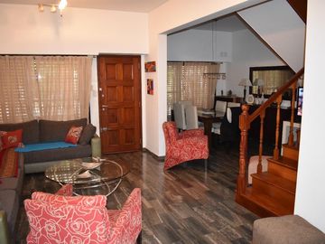 Casa en venta - 3 Dormitorios 2 Baños - Cochera - 398Mts2 - Ituzaingó