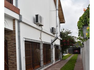 Casa en venta - 3 Dormitorios 2 Baños - Cochera - 398Mts2 - Ituzaingó