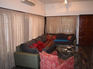 Casa en venta - 3 Dormitorios 2 Baños - Cochera - 398Mts2 - Ituzaingó