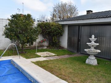 Casa en venta - 3 Dormitorios 2 Baños - Cochera - 398Mts2 - Ituzaingó
