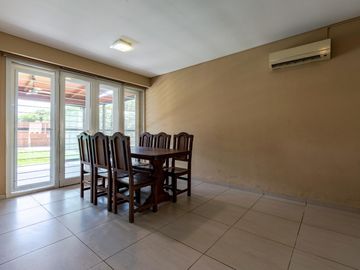 VENTA/PERMUTA- Casa 3 dormitorios. Alvear.