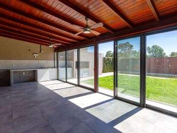 VENTA/PERMUTA- Casa 3 dormitorios. Alvear.