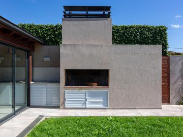 VENTA/PERMUTA- Casa 3 dormitorios. Alvear.
