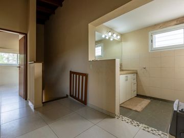 VENTA/PERMUTA- Casa 3 dormitorios. Alvear.