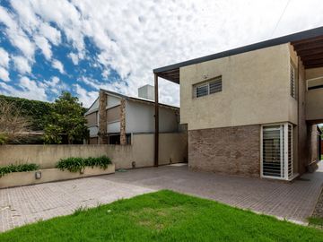 VENTA/PERMUTA- Casa 3 dormitorios. Alvear.