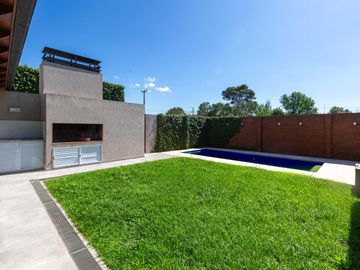 VENTA/PERMUTA- Casa 3 dormitorios. Alvear.