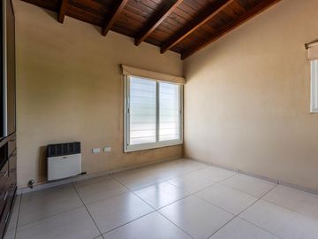 VENTA/PERMUTA- Casa 3 dormitorios. Alvear.