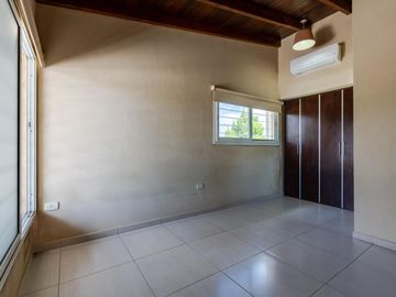 VENTA/PERMUTA- Casa 3 dormitorios. Alvear.
