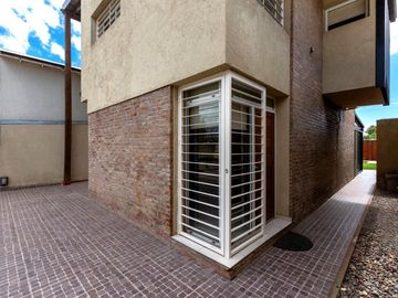 VENTA/PERMUTA- Casa 3 dormitorios. Alvear.