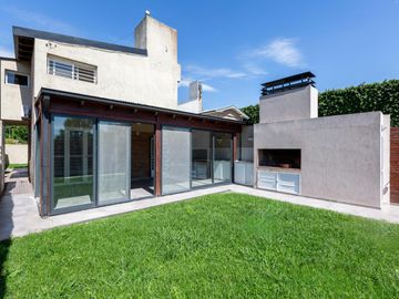 VENTA/PERMUTA- Casa 3 dormitorios. Alvear.
