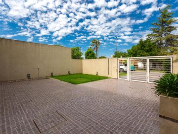VENTA/PERMUTA- Casa 3 dormitorios. Alvear.