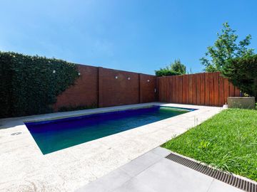 VENTA/PERMUTA- Casa 3 dormitorios. Alvear.