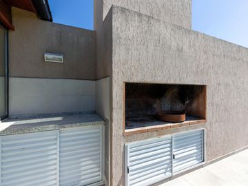 VENTA/PERMUTA- Casa 3 dormitorios. Alvear.