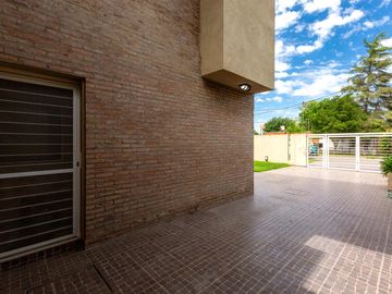 VENTA/PERMUTA- Casa 3 dormitorios. Alvear.