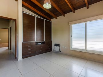 VENTA/PERMUTA- Casa 3 dormitorios. Alvear.