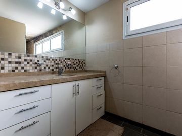 VENTA/PERMUTA- Casa 3 dormitorios. Alvear.