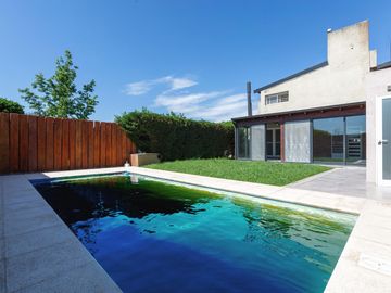 VENTA/PERMUTA- Casa 3 dormitorios. Alvear.