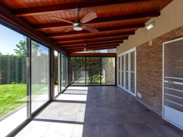 VENTA/PERMUTA- Casa 3 dormitorios. Alvear.