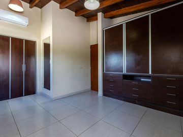 VENTA/PERMUTA- Casa 3 dormitorios. Alvear.