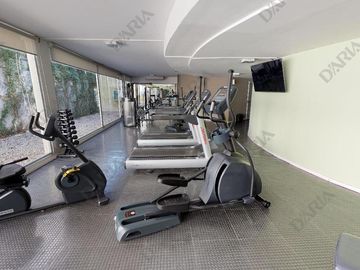 Departamento en venta, 3 dormitorios, dependencia, doble cochera, edificio con amenities. La Lucila.