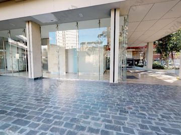 Departamento en venta, 3 dormitorios, dependencia, doble cochera, edificio con amenities. La Lucila.