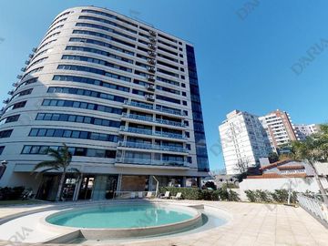 Departamento en venta, 3 dormitorios, dependencia, doble cochera, edificio con amenities. La Lucila.