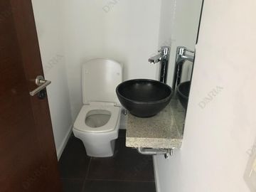 Departamento en venta, 3 dormitorios, dependencia, doble cochera, edificio con amenities. La Lucila.