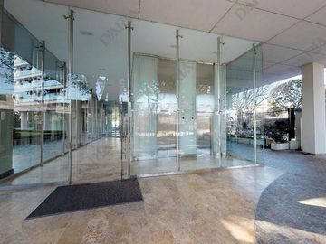 Departamento en venta, 3 dormitorios, dependencia, doble cochera, edificio con amenities. La Lucila.