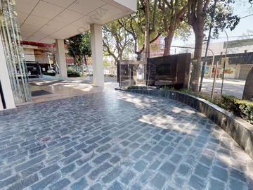 Departamento en venta, 3 dormitorios, dependencia, doble cochera, edificio con amenities. La Lucila.