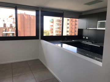 Departamento en venta, 3 dormitorios, dependencia, doble cochera, edificio con amenities. La Lucila.