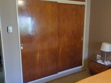 CASA EN VENTA EN AYACUCHO - PATIO, ASADOR, COCHERA Y 3 DORM