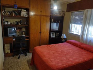 CASA EN VENTA EN AYACUCHO - PATIO, ASADOR, COCHERA Y 3 DORM